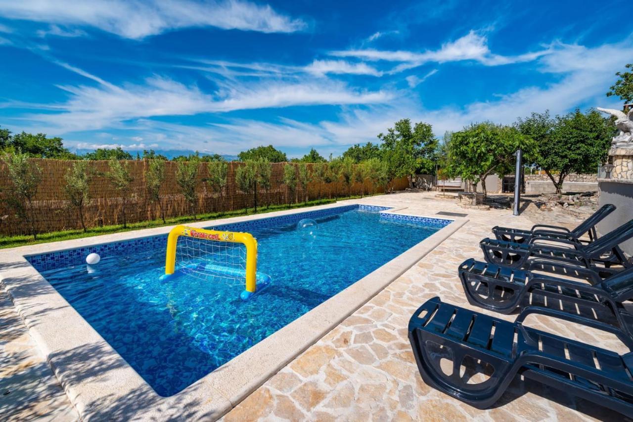 Villa Eagle Бенковац Екстериор снимка