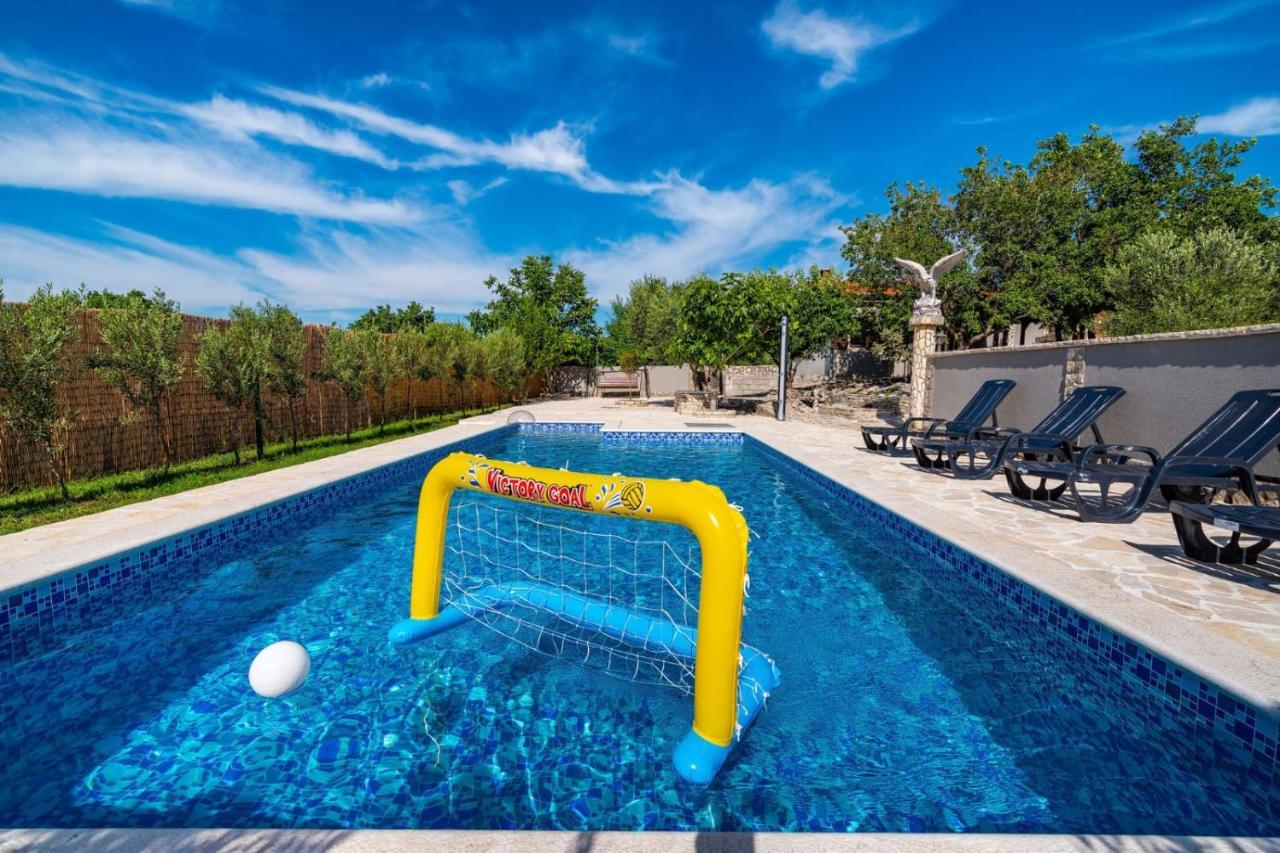 Villa Eagle Бенковац Екстериор снимка