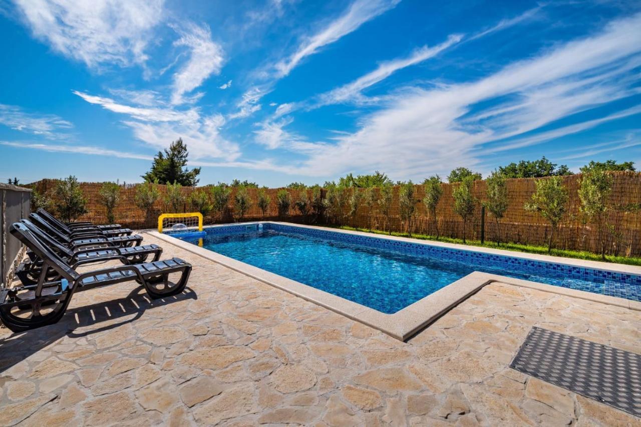 Villa Eagle Бенковац Екстериор снимка